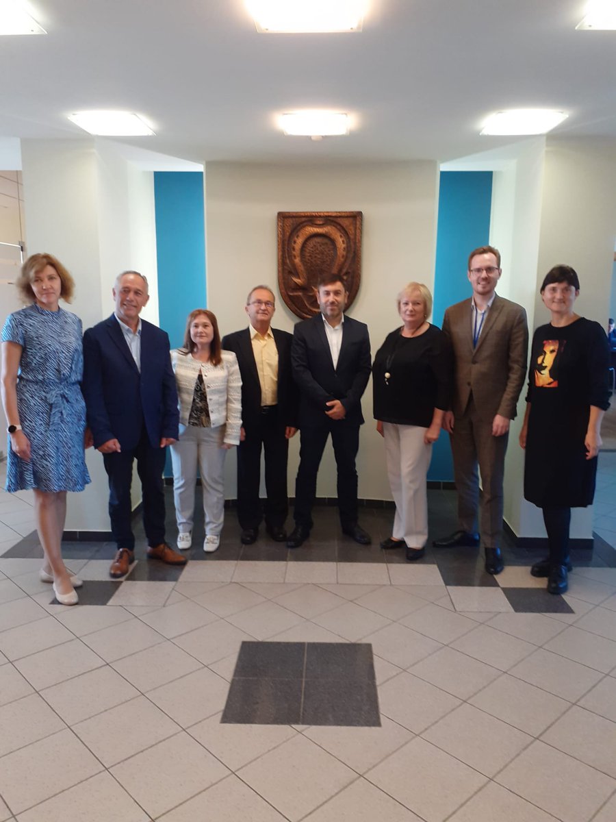 Synerg_IEs's tweet photo. En la recta final del proyecto de formación transnacional KA122 @Synerg_IEs que coordina el servicio de inspección de educación de la @c_valenciana compartimos las energias positivas de sus 30 participantes. Equipos de trabajo, proyecto de calidad @sepiegob https://t.co/WrGsaNAP7v