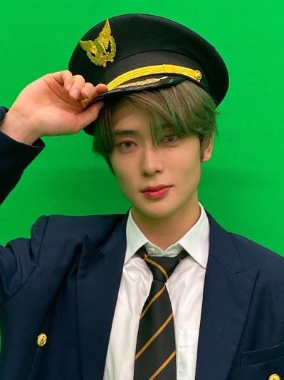 jaehyunpetals's tweet photo. captain Jeong Jaehyun 👨‍✈️ https://t.co/M6pOigCCIu