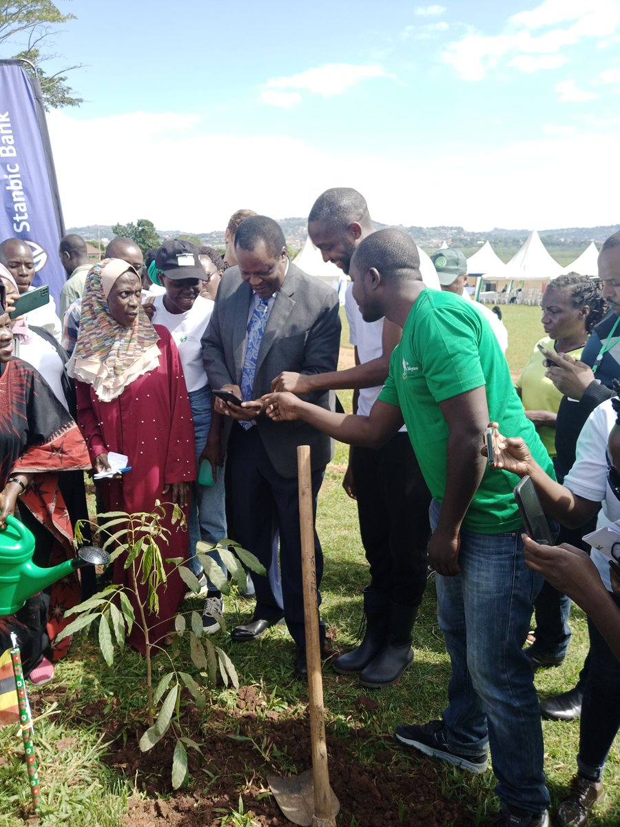 The tree planting exercise in Bweya was led by Minster of <a href="/min_waterUg/">MINISTRY OF WATER AND ENVIRONMENT 🇺🇬</a>  🇺🇬 Hon. <a href="/samcheptoris/">sam cheptoris</a>. He planted #trees and mapped them using the Tree Adoption Uganda App.
<a href="/min_waterUg/">MINISTRY OF WATER AND ENVIRONMENT 🇺🇬</a> <a href="/NFAUG/">National Forestry Authority-Uganda</a> <a href="/ROOTs_Uganda/">ROOTs - #RunningOutOfTrees 🇺🇬↪️🟢</a> 
#Runningoutoftrees
#ClimateActionNow