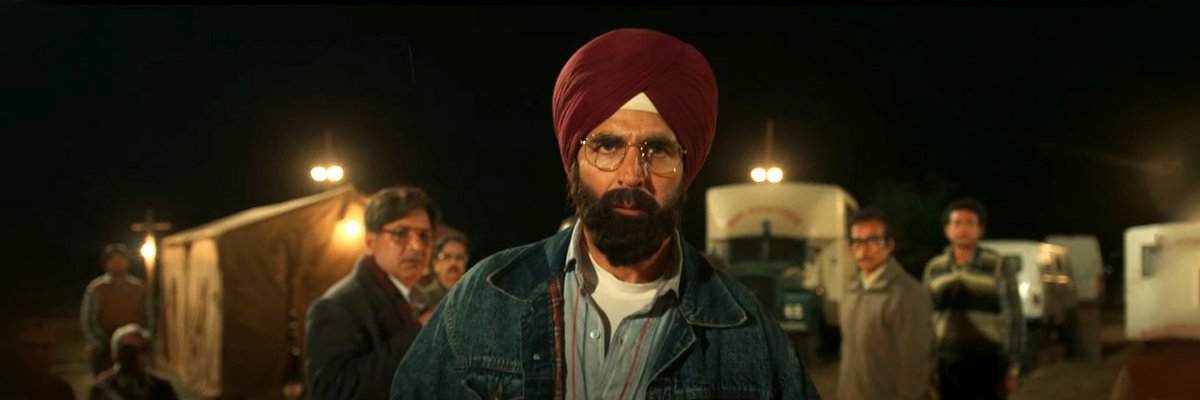 BorntobeAshwani's tweet photo. #AkshayKumar starts the debate by quoting #Selfee and #OMG2 as case study for not doing promotion for #MissionRaniganj,
Does promotion really not work for a film?
Let's analyse.
Yes, he promoted #Selfee in different cities. See how,
A marketing agency planned sponsored #Selfee events with the collaboration of several universities in Maharastra, Delhi/NCR and Jaipur.
@akshaykumar and @emraanhashmi went there, talked to a few students and performed.
There was no media, no fan club, and even not the real people were informed about these events. It's planned and executed by the Marketing Agency to earn money. Not with the intention of promotion.
Then, #Akshay did a big interview with a very popular journalist, where he was more keen to know about his nationality status than knowing about film. Again a wrong choice.
The same happened, during the #VikramVedha promotion, where #HrithikRoshan and #SaifAliKhan went to perform at a private university, on the outskirts of Gurgaon.
Bad Marketing can't be a real case study.