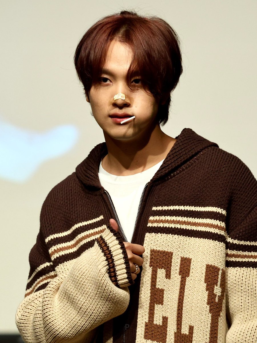 เล่นกับใจอีกแล้ว ㅠㅠ ละพลาสเตอร์มุ้งมิ้งมาก
