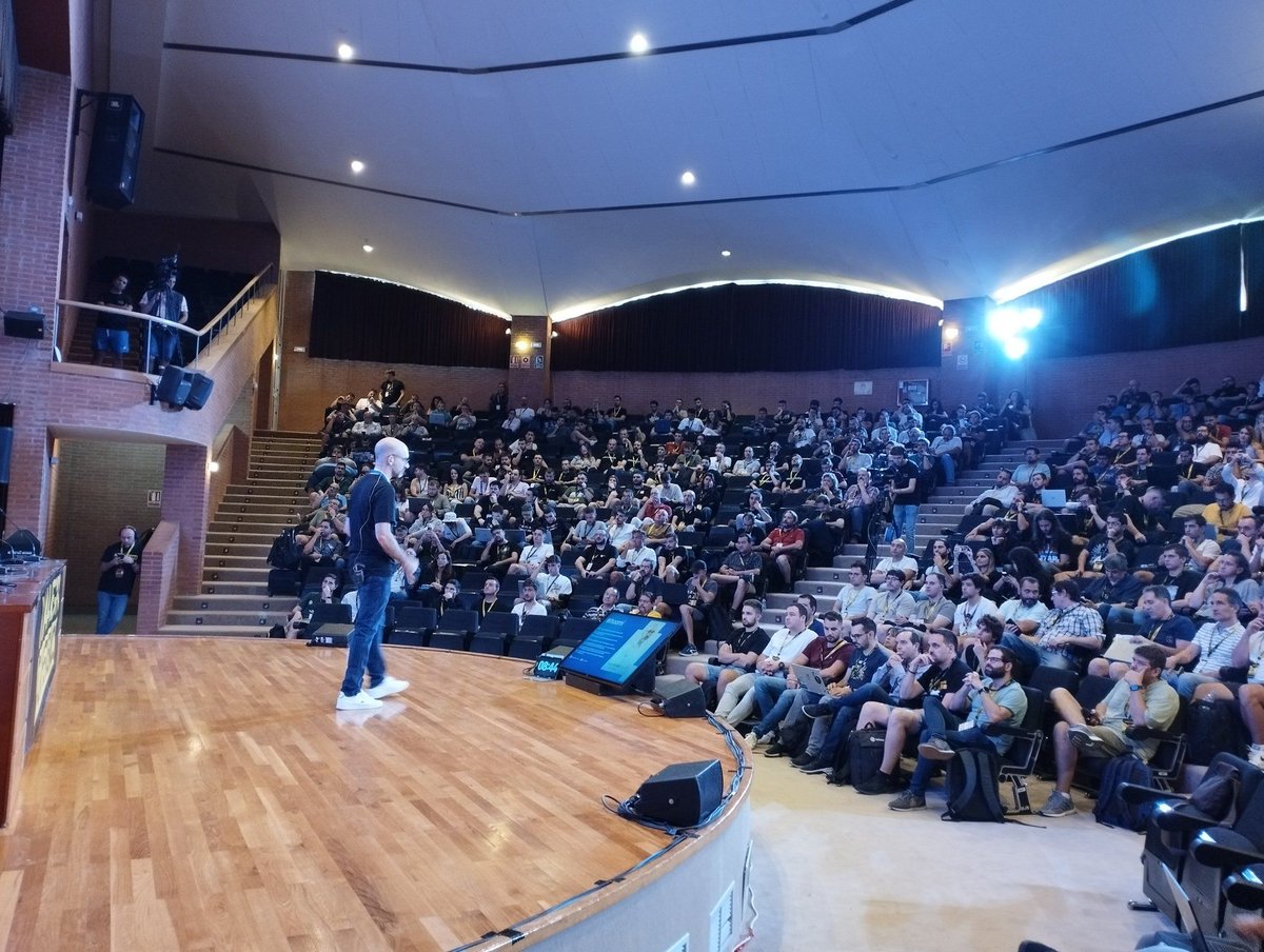 ivanPorMor's tweet photo. He tenido el placer de ser ponente en @NavajaNegra_AB en representación de @BedisruptiveEs. Muchas gracias a los asistentes que hayan podido verme, espero que os haya resultado interesante la #Ciberinteligencia y vierais el valor que aporta el #CTI dentro de un #SOC.
#NN11ED https://t.co/GeiTBFbZ1j