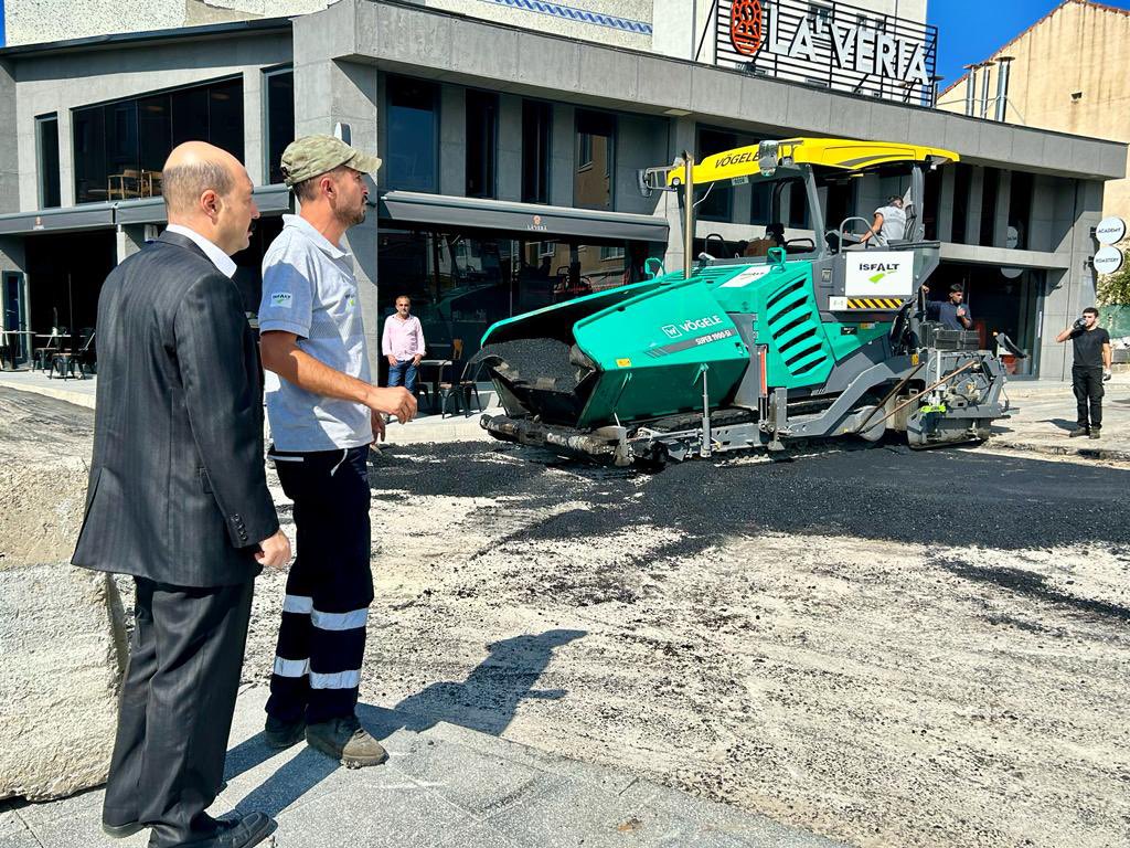 mozgurureten's tweet photo. #Ümraniye’li hemşehrilerimizden gelen talep ve takibimiz üzerine, #Parseller Mahallemiz metro girişi yol bakım ve asfaltlama çalışmaları yapılmaktadır. #İBB #İsfalt ve Yol Bakım ve Onarım ekiplerimizin emeklerine sağlık.
#BirlikteBaşaracağız https://t.co/jD0VZpCnXu