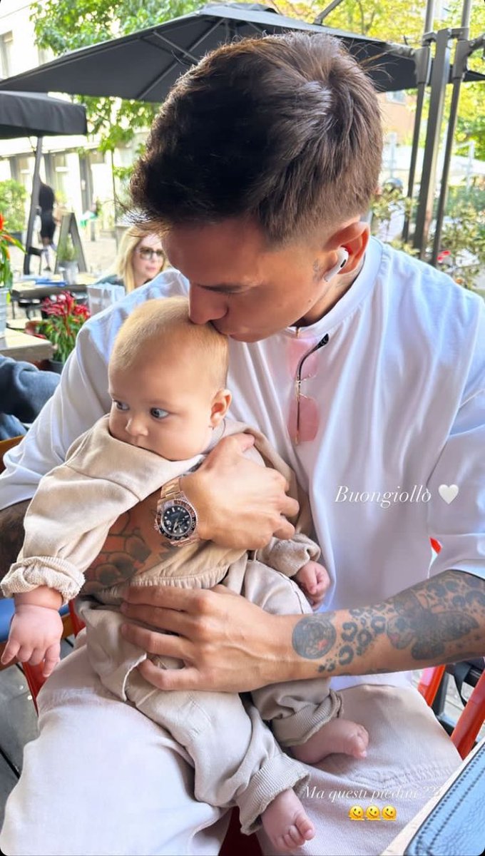 mariapiacol1980's tweet photo. Buongiollo a voi tesorini belli....🤍🤍 Papà Ale e CBB cuore a cuore🤍🤍
Mi fate sempre emozionare...piantino quotidiano con voi...🥺🥺🥺 
#basciagoni Vi amo🤍🤍🤍 https://t.co/4Z7tmm2y2i