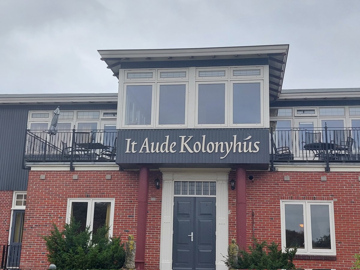 Janneke1960's tweet image. Het thema van #fot_O_ktober van @jolandabrwr van vandaag is #namen.
Dit is de naam van het vakantiehuis waar we momenteel een gezellig familieweekend hebben op Schiermonnikoog.