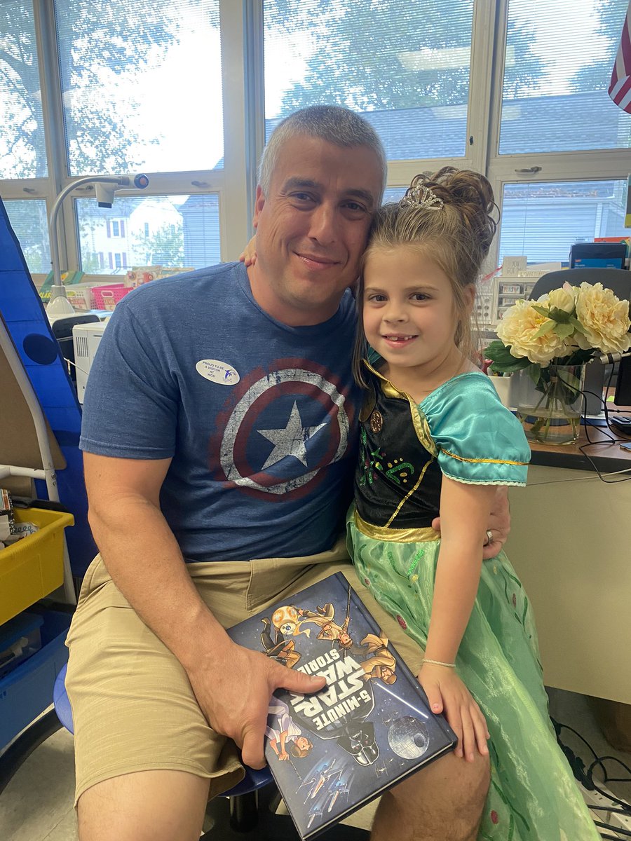 Mrs_Lasky's tweet photo. We had a special guest yesterday as our first mystery reader! Thank you, Mr. Pelicano, for sharing your love of reading and Star Wars with our class. #wcbpride https://t.co/K7Vtg91wkQ