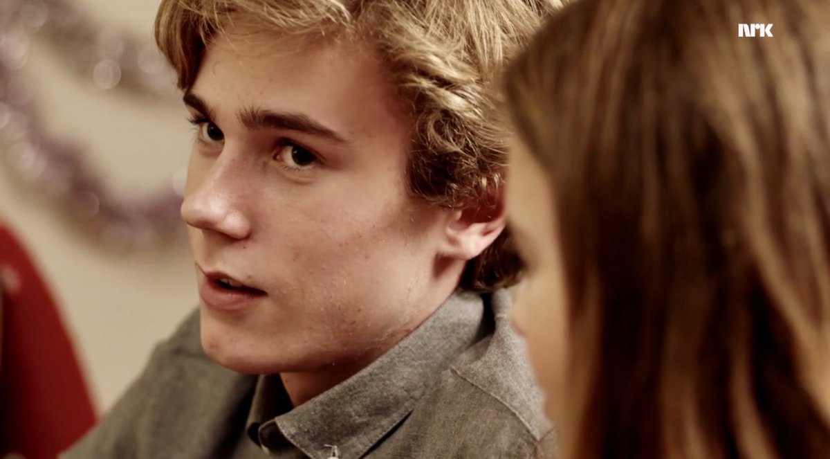 skamvrse's tweet image. 7 years ago today the first episode of skam season 3 was released ♥️