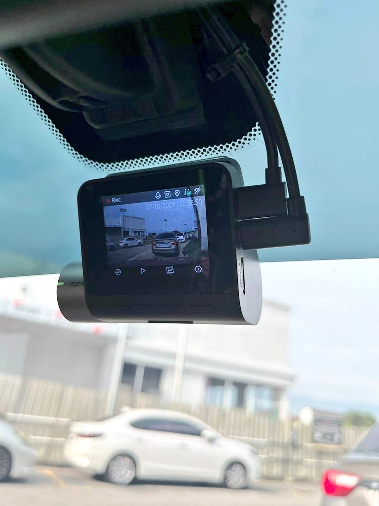 zalyazahari's tweet photo. Dashcam. Dah jadi satu keperluan kalau you ada kereta sekarang, takde memang payah sikit nak cari saksi tempat kejadian 😵‍💫

Here antara 5 Dahscam terbaik yang korang boleh beli --- https://t.co/r16DOfdOZc