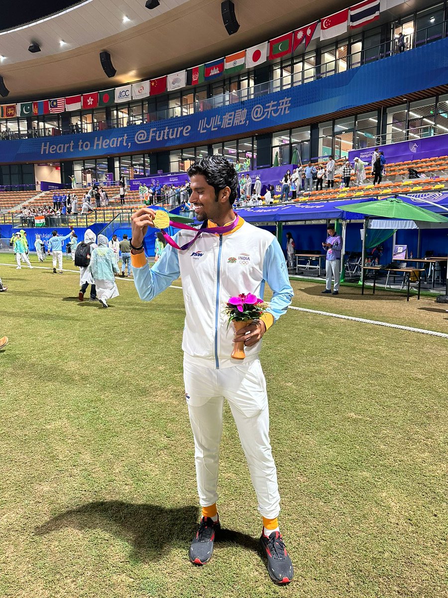 Sundarwashi5's tweet photo. Moments like these are pure Gold!🥇🇮🇳 https://t.co/j0PJpcZeqO