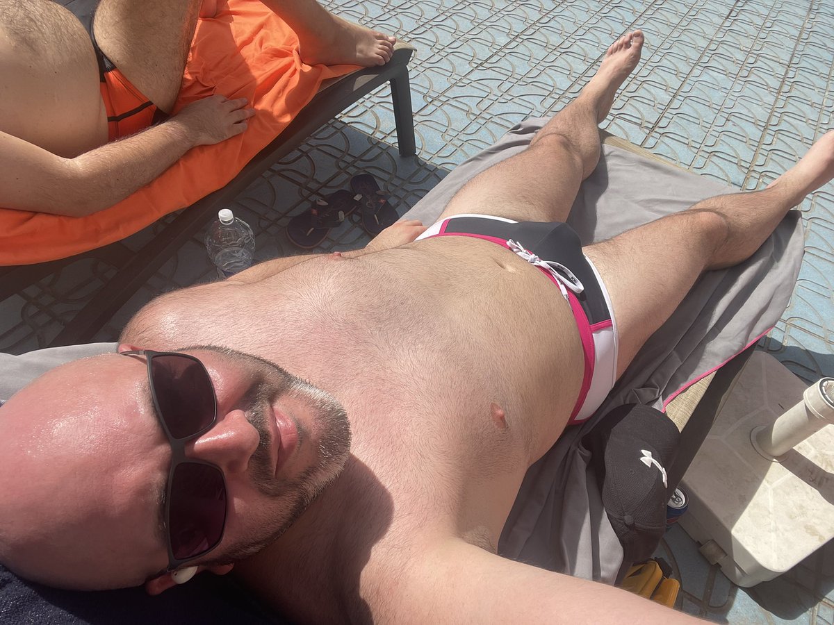 KinkGuyMCR's tweet photo. #poolday glorious ☀️ …. now what #fetish outfit to wear tonight? #pisspig #subguy #rubberboy https://t.co/WIwYqTFsyh