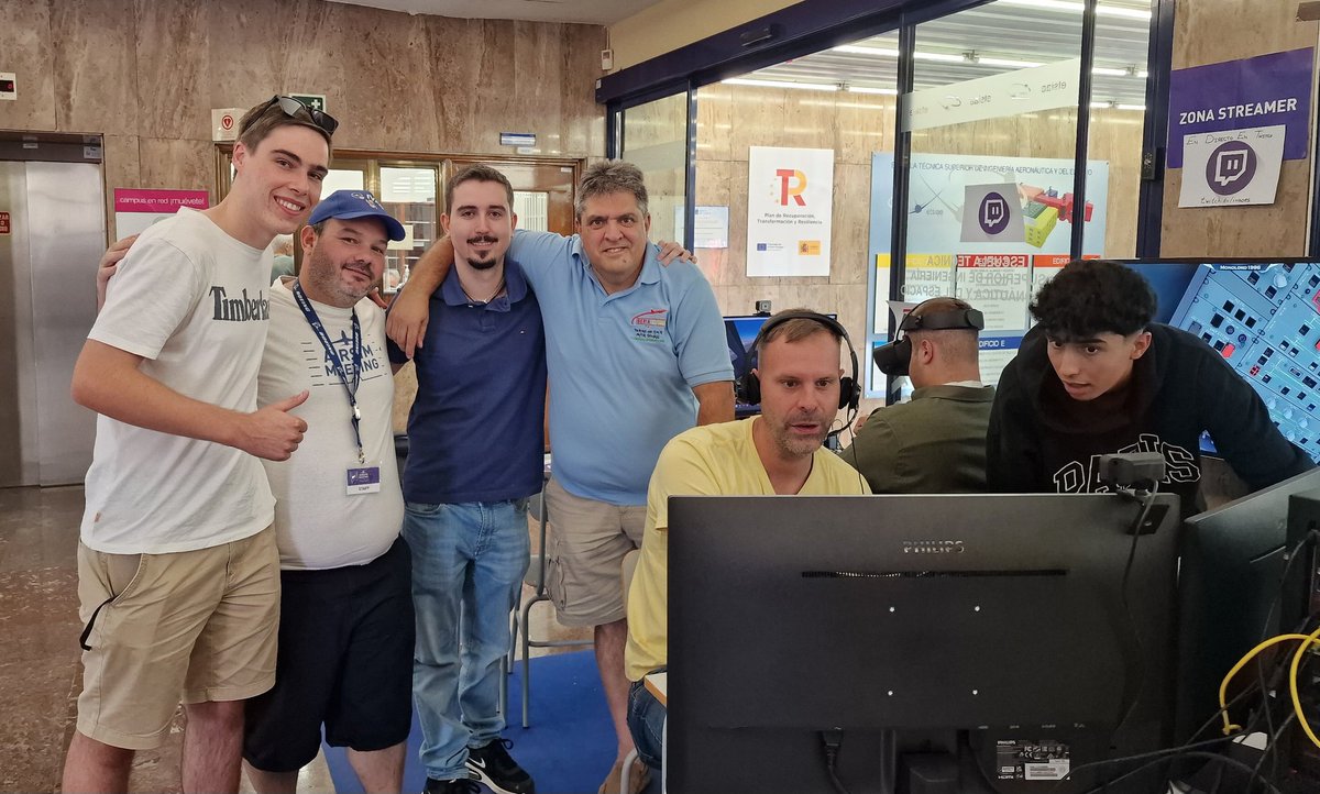 Grandes streamers que se reunen hoy en el <a href="/AirSimMeeting/">Madrid AirSim Meeting</a> #StreamerZone 🛫❤️🛬