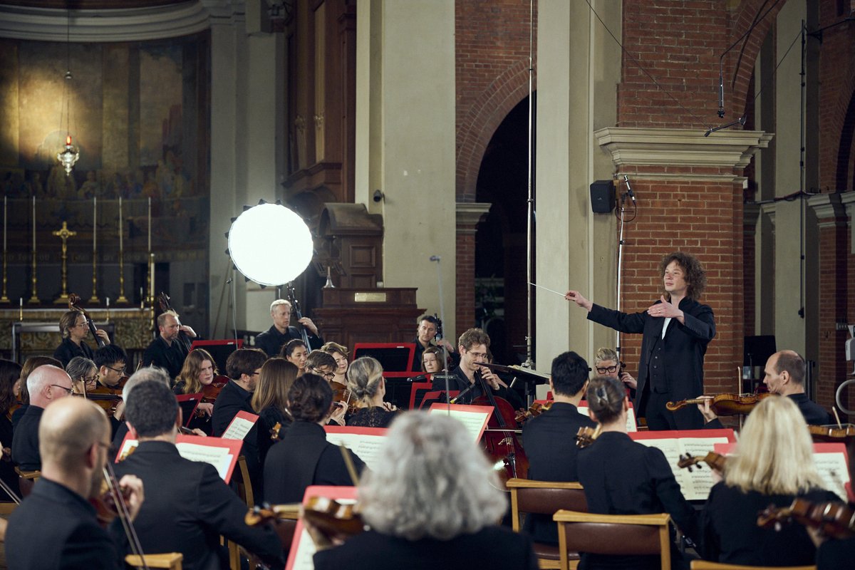 Don't forget to tune into #SkyArts at 8pm on Monday evening for Musical Masterpieces. 

<a href="/KlassMyleene/">Myleene Klass MBE</a> <a href="/ErrollynWallen/">Errollyn Wallen</a> team up to re-examine some famous classical works. 

On Monday, the Hebrides Overture (aka Fingal's Cave) will feature beautiful performances from <a href="/philharmonia/">Philharmonia Orchestra</a>.