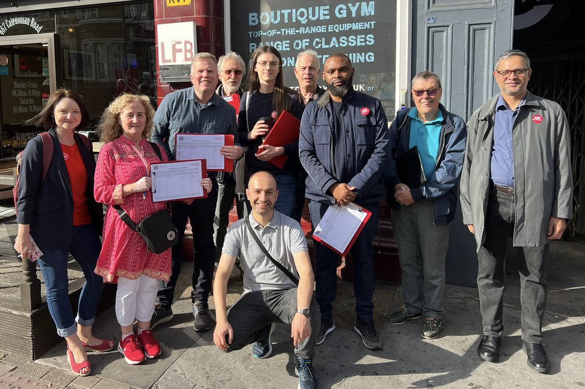 IslingtonSouth's tweet photo. Laycock, Holloway and Caledonian Wards bring the sunshine for a Saturday canvass #Laycock #Holloway #Caledonian #islington #islingtonsouth #uklabour #canvass https://t.co/IdIFRBhls2