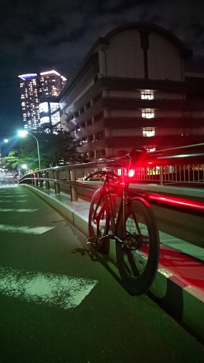 Moondeceiver's tweet photo. Finished work.
#leaderbikes #brotures #brooks #deda #shimanoultegra https://t.co/gs5hvXZGq0