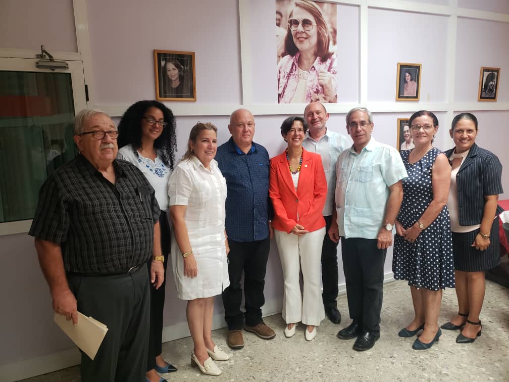Se sostuvo encuentro en <a href="/minalcuba/">Ministerio de la Industria Alimentaria de Cuba</a> presidido por VicePrimer Ministro <a href="/JorgeLuisTapiaF/">Jorge Luis Tapia Fonseca</a> y la participación de @LolaCastroWFP entre otros Directivos del Programa Mundial de Alimentos (PMA), agradecemos su apoyo y acompañamiento.
Desde #MinalXCuba 🇨🇺 por una #SoberaníaAlimentaria 👇