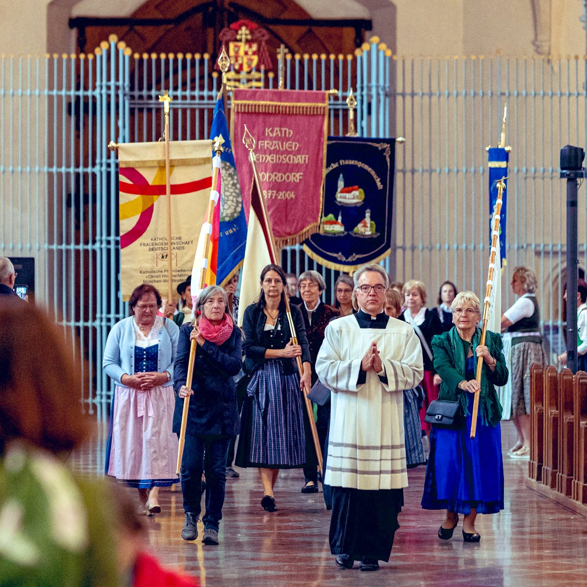 ebmuc's tweet photo. Ad multos annos, liebe kfd!

Die „Möglichkeiten auch des Dienstes von Frauen in der Kirche“ seien „noch nicht ausgelotet bis zum Ende“, so Kardinal Marx beim Festgottesdienst zum 70. Geburtstag der @kfd_BV in unserem Erzbistum.

➡️ https://t.co/bsbRl7BE2r

#Kirche #München https://t.co/bWzeajf0R7