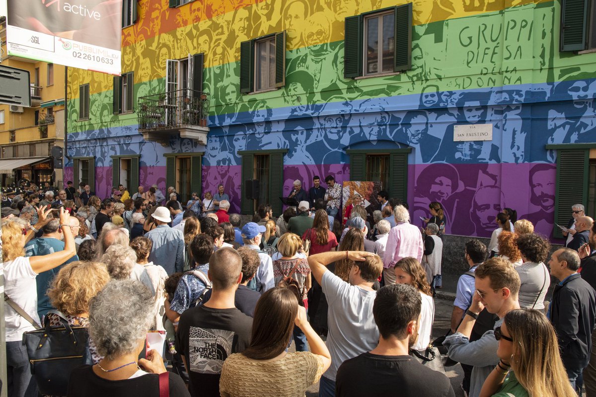 ComuneMI's tweet photo. 💥 Il museo a cielo aperto dell’#Ortica da oggi ha una nuova opera d’arte: è il ‘Murale dei diritti’, con i volti di 200 persone straordinarie che si sono spese per un mondo più giusto, in difesa dei diritti umani e civili @ormeortica
📍Scoprite chi sono in via dell’Ortica 1 https://t.co/2WsCN3kQjM