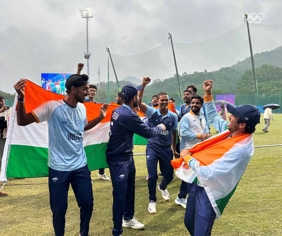 deepanshi_9's tweet photo. 𝙇𝙚𝙝𝙧𝙖 𝘿𝙞𝙮𝙖 𝙝𝙖𝙞 𝙋𝙖𝙧𝙘𝙝𝙖𝙢 𝘽𝙝𝙖𝙧𝙖𝙩 𝙣𝙚 ....🇮🇳
𝙒𝙚𝙡𝙡𝙙𝙤𝙣 👏👏𝙩𝙤 𝙤𝙪𝙧 𝙂��𝙡𝙙𝙚𝙣 𝙗𝙤𝙮𝙨. 
#𝙘𝙝𝙚𝙚𝙧4𝙄𝙣𝙙𝙞𝙖 
#IndiaAtAsianGames2022 https://t.co/Yg1uOi1UB5