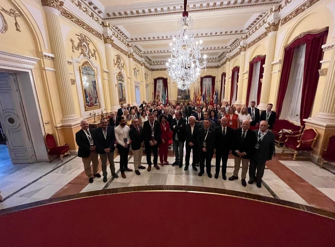 COAFHuelva's tweet photo. 👉 El pdte. del COAF de Huelva, 𝐉𝐨𝐬𝐞 𝐀𝐧𝐭𝐨𝐧𝐢𝐨 𝐎𝐫𝐢𝐚, ha participado ayer y hoy en las 𝗜 𝗝𝗼𝗿𝗻𝗮𝗱𝗮𝘀 𝗝𝘂𝗿𝗶́𝗱𝗶𝗰𝗮𝘀 '𝗔𝗻𝘁𝗼𝗻𝗶𝗼 𝗕𝗿𝗮𝘃𝗼 𝗔𝗻𝘁𝗼𝗹𝗶́𝗻', de Melilla, dedicadas a los aspectos más importantes de la 𝗟𝗲𝘆 𝗱𝗲 𝗩𝗶𝘃𝗶𝗲𝗻𝗱𝗮. https://t.co/NFJU8SWwwp