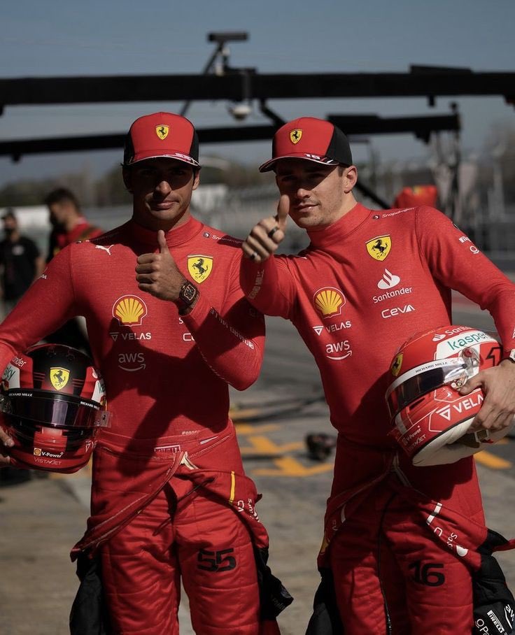 FerrariFormulaA's tweet photo. Paseito por el pitlane para activar esas manos 😁😁
Raceeee dayyyyyy 🏁
#CP42 #HM13 https://t.co/BMAboQcbmx