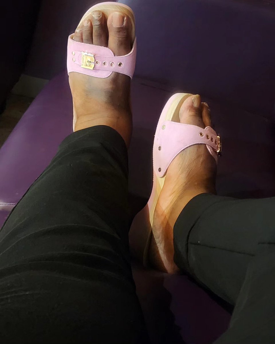 kingshoelover87's tweet photo. #mensfeet #feet #foot #footfetish #sandalsformen #meninsandals #menssandals #twitterfeet #drscholls #twitterblades https://t.co/9sITuQTmo1