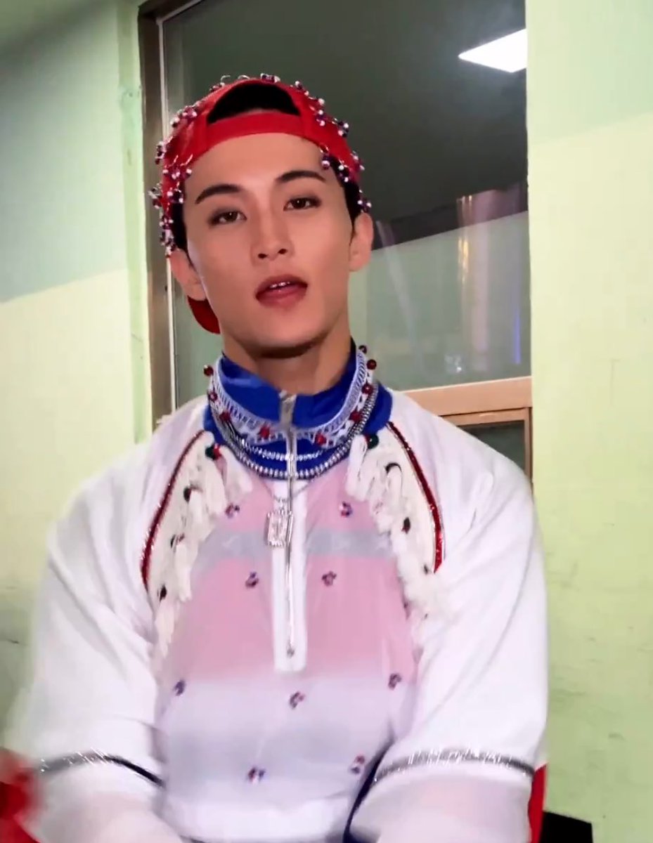 LOOKSMKL's tweet photo. omg mark.. https://t.co/HNE4lgBYOh