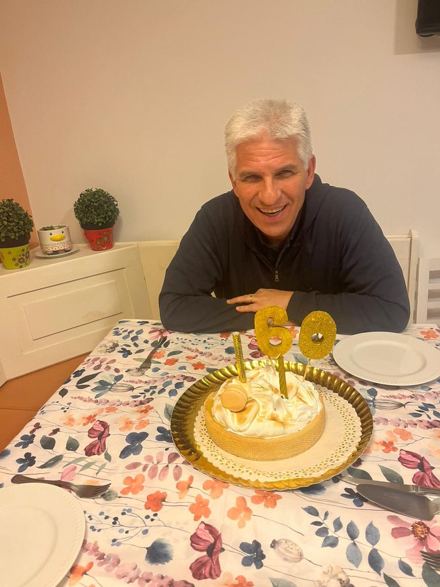 Muchas gracias amigos y amigas por los afectuosos saludos de cumpleaños que me están mandando desde bien temprano !! Los quiero mucho !!