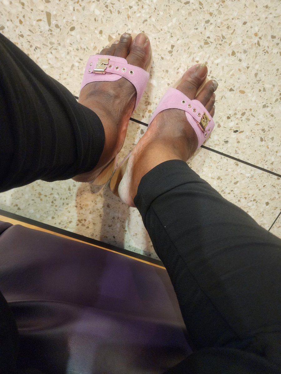 kingshoelover87's tweet photo. #drscholls #sandals #menssandals #meninsandals #sandalsformen #mensfeet #feet #feet #footfetish #foot #twitterfett #twitter https://t.co/sLOUnzMfp0
