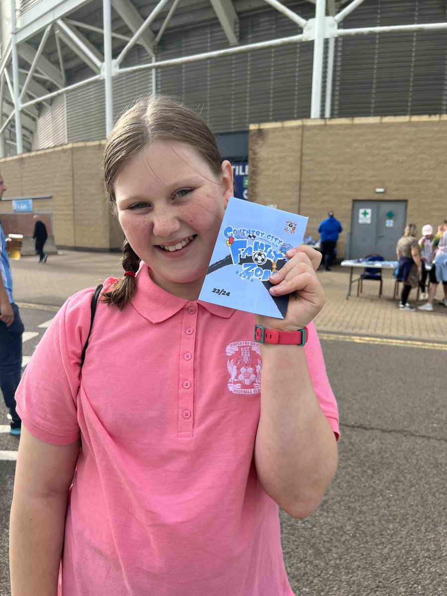 This one got a free autograph ✍️ book from <a href="/familyzoneccfc/">CCFC Family Zone</a> for her 5th sign in! They really do some fantastic work. Pop and pay them a visit if you can!! <a href="/Coventry_City/">Coventry City</a> #PUSB