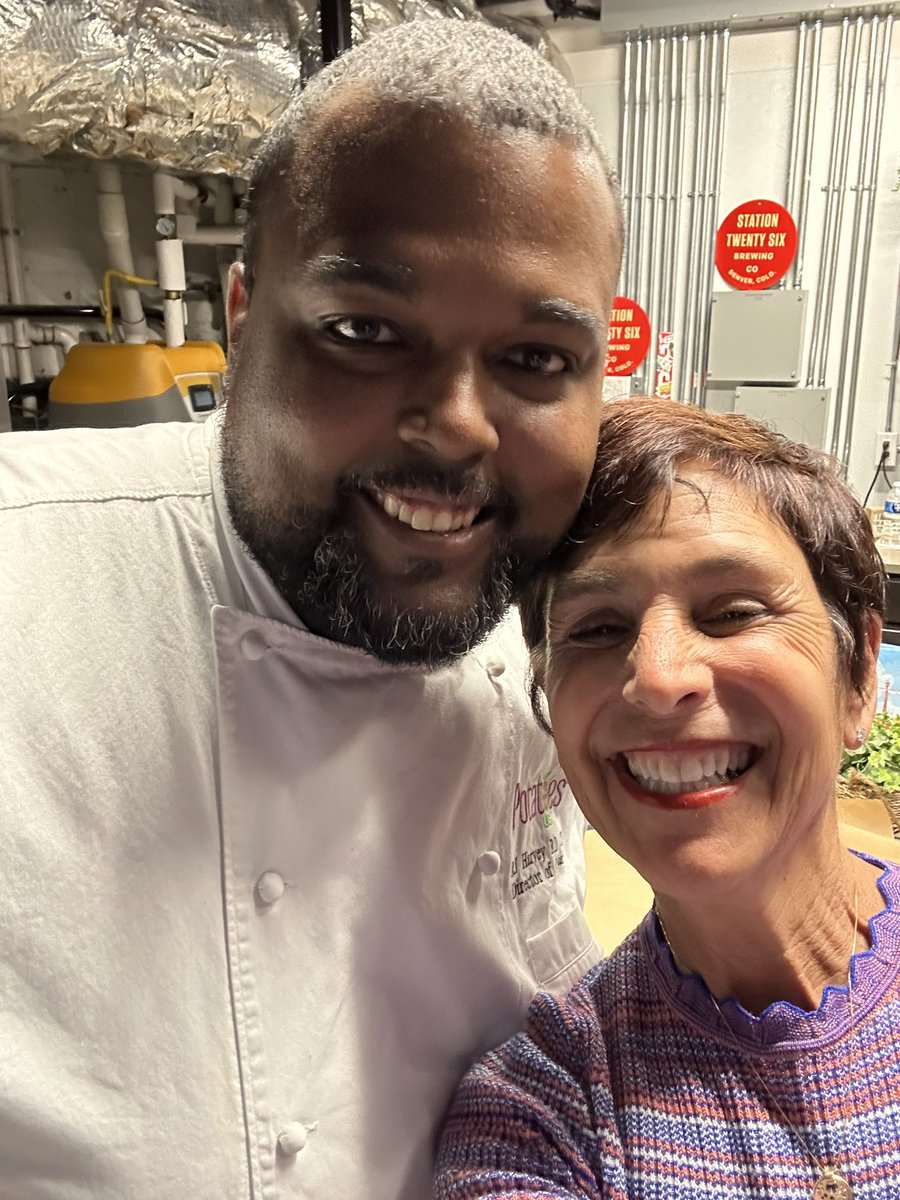 lesliebonci's tweet photo. #ActiveAdvice-Enjoying #FNCEFriday with my fav #chefboyRD #chefrjharvey Bringing his creativity and #intuitioninthekitchen with @PotatoGoodness @FanofLamb @DanoneNorthAmerica @TruNiagen @GeneralMills https://t.co/dM1566TQ29