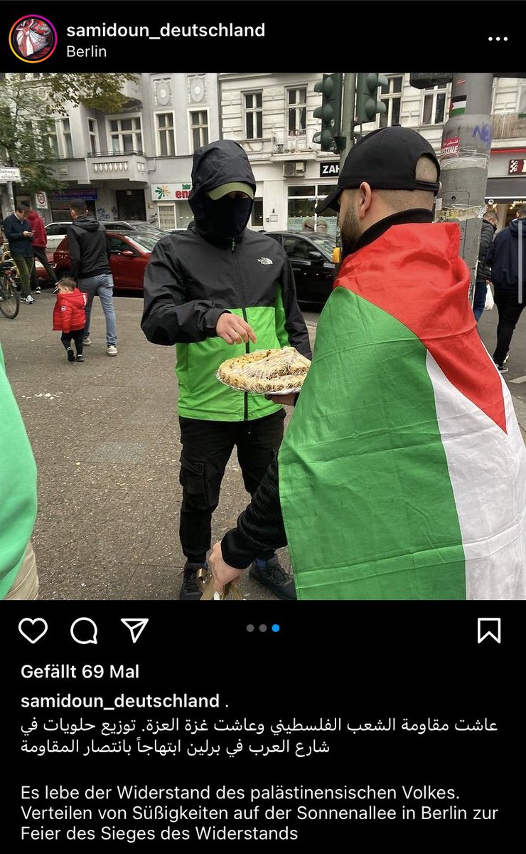 RubenGerczi's tweet photo. Die PFLP-Vorfeldorganisation Samidoun feiert die Terrorangriffe gegen Israel als „Sieg des Widerstands“. Sie verteilt auf der Sonnenallee in Berlin-Neukölln Süßigkeiten. https://t.co/LD2unnOxpK