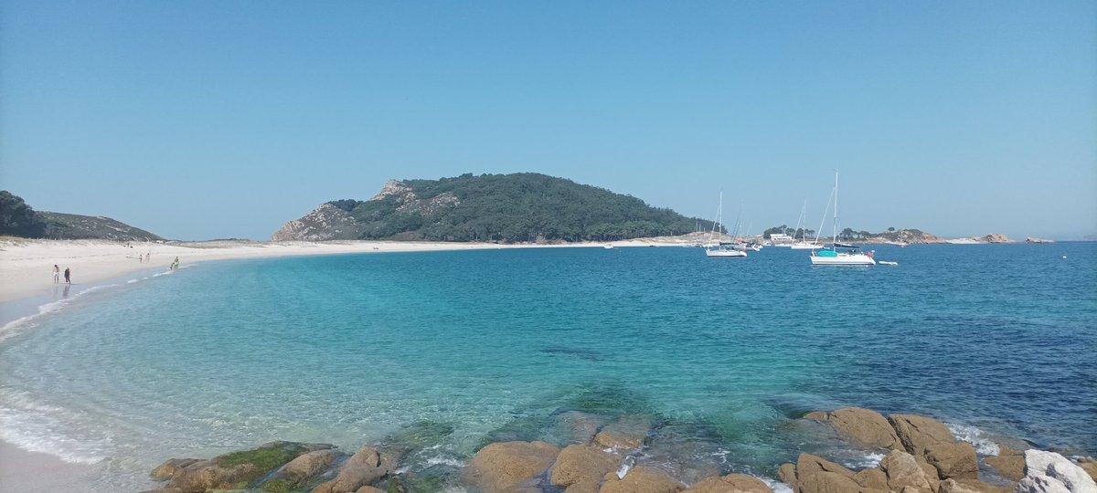angelpdiz's tweet photo. Islas Cíes, 31°C, water temperature ~20°C, 7th Oct.23 👌😀🌞🏝️🐬🐙🍻 https://t.co/J3TNa1TGJh