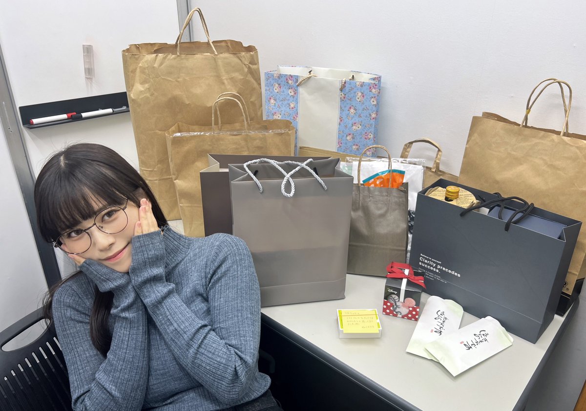 sinonome_umi's tweet photo. トレカ発売イベント満員‼️
ありがとう\( ˆωˆ )/

今までで1番サインの数が多かったらしくて
とても喜ばれました^^ https://t.co/mNxFU1n8Om