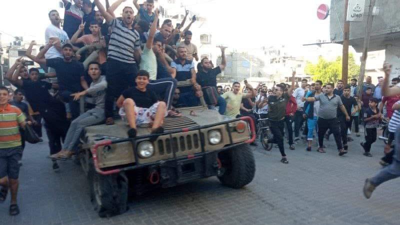 يا شيخنا الياسين غرسك مثمرٌ ،، فانظر بعينك كي ترى الأحفادا

هذي انتفاضتهم تطل عزيزةً ،، قد حولت أيامنا أمجادًا ❤️