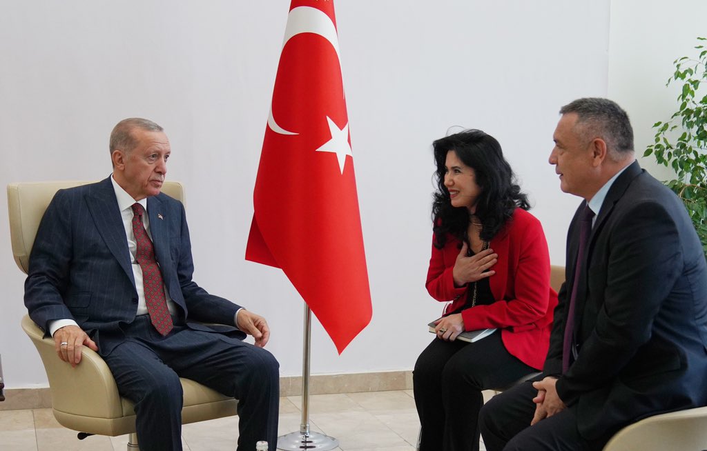 tcbestepe's tweet photo. Cumhurbaşkanımız @RTErdogan, AK Parti 4. Olağanüstü Büyük Kongresi'ne katılan Özbekistan Yasama Meclisi Başkanı Nuriddin İsmailov’u Ankara Spor Salonu'nda kabul etti. https://t.co/vJvwGVw7Dx