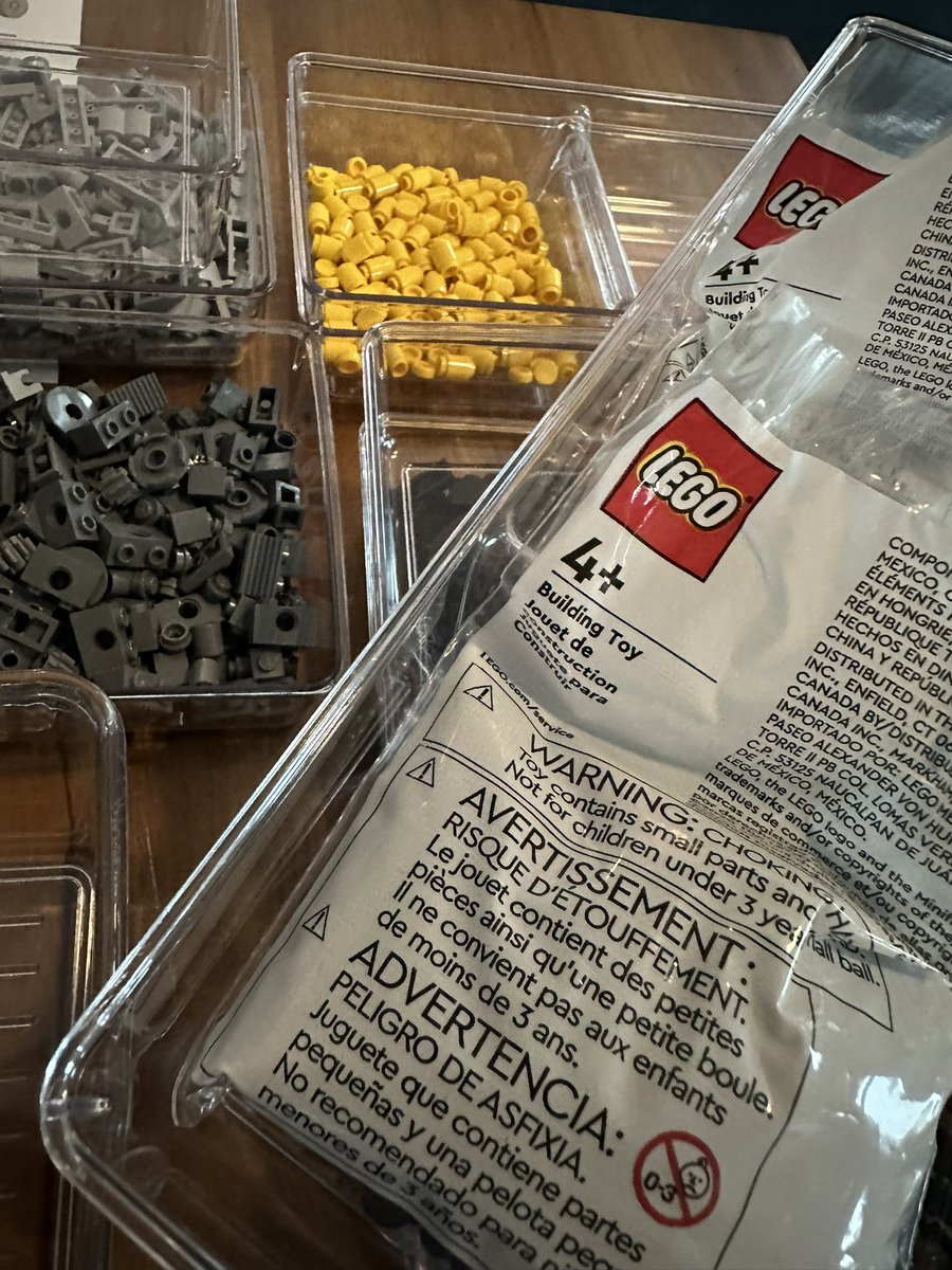javi_isolis's tweet photo. How’s your weekend going? Here’s what we’re up to 😁😁😁 #LEGO https://t.co/GgA5eqV5yb