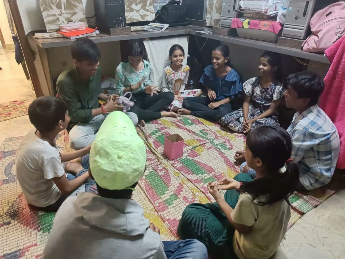 foundation_devi's tweet photo. @foundation_devi
#बचपन 
#Saturday_Activity 
Play Damsharas 

आज #Saturday_Activity में बच्चों ने #Damsharas खेल के साथ खूब मस्ती करते हुए कई नई चीजों को सिखा बच्चों ने उनको जो #Task खेल के माध्यम से मिला उन्होंने उसे बखूबी निभाया। https://t.co/kVIq2F4iFK