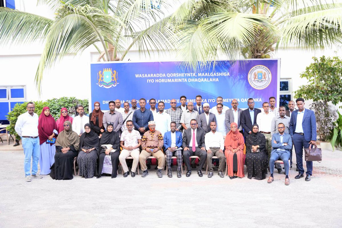 MoPICJubaland's tweet photo. 1/3: Onbehalf of the Director General,  Mr. Hashim co-chaired a Validation Workshop of the National Landscape Evaluation Report organised by the @MoPIED_Somalia, bringing together stakeholders from FGS line ministries, FMS, Civil Society Organizations, academia &amp; partners. https://t.co/3cWJClJHIk