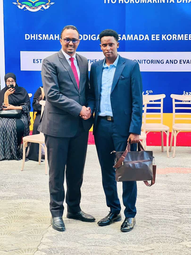 MoPICJubaland's tweet photo. 1/3: Onbehalf of the Director General,  Mr. Hashim co-chaired a Validation Workshop of the National Landscape Evaluation Report organised by the @MoPIED_Somalia, bringing together stakeholders from FGS line ministries, FMS, Civil Society Organizations, academia &amp; partners. https://t.co/3cWJClJHIk