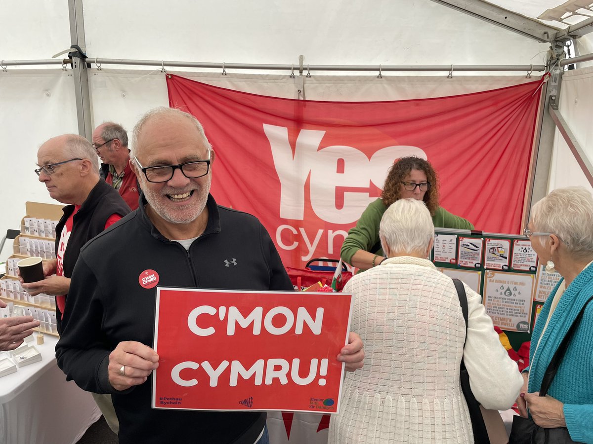 MIDinbych's tweet photo. #CmonCymru o Ddinbych!
Messages of support from the Denbigh community. 🏴󠁧󠁢󠁷󠁬󠁳󠁿
#CalonYGymuned @CRDinbych @DenbighPlum festival
 #RWC2023 https://t.co/ZorZVHOo1m