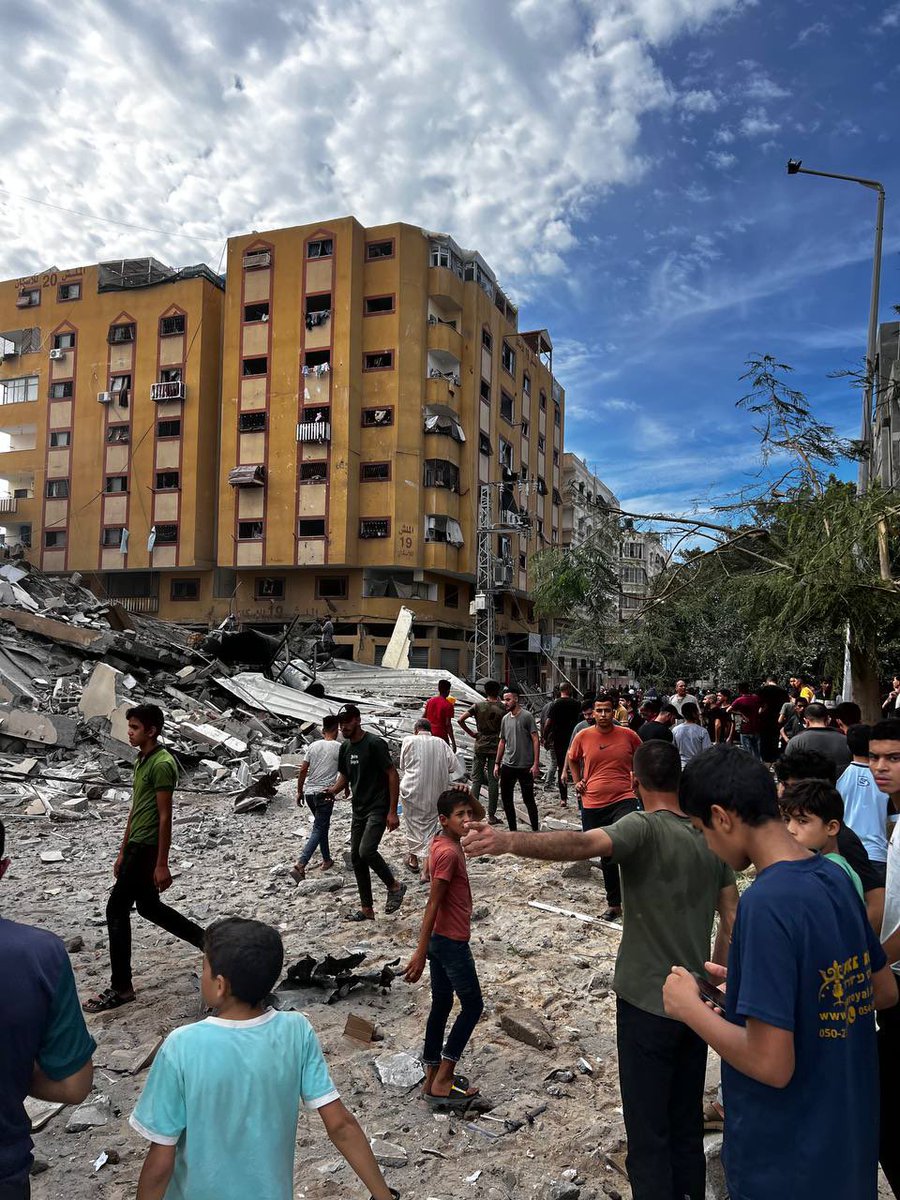 Timesofgaza's tweet photo. Further scenes for a five-storey residential building that has been bombed by lsraeli warplanes west of Gaza. https://t.co/V0ju5NQnz0