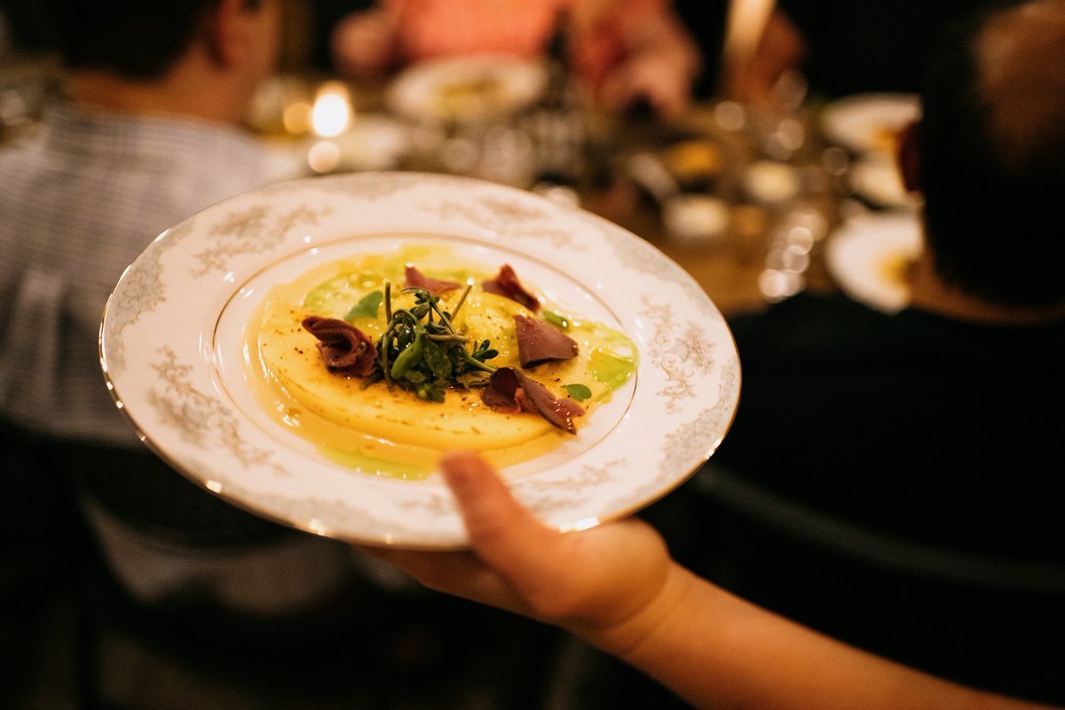 thizzg843's tweet photo. Heart to Heart Salad. Smoked deer heart. Sorrel. Green Oxheart tomatoes. Charred melon. Chili oil. Buttermilk dressing. Salted purslane, which we’ve dubbed “Appalachian sea beans” because when i tasted it, that’s what it reminded me of. 

📸 @kristianthacker @costellowv https://t.co/pGI5GvlqvV