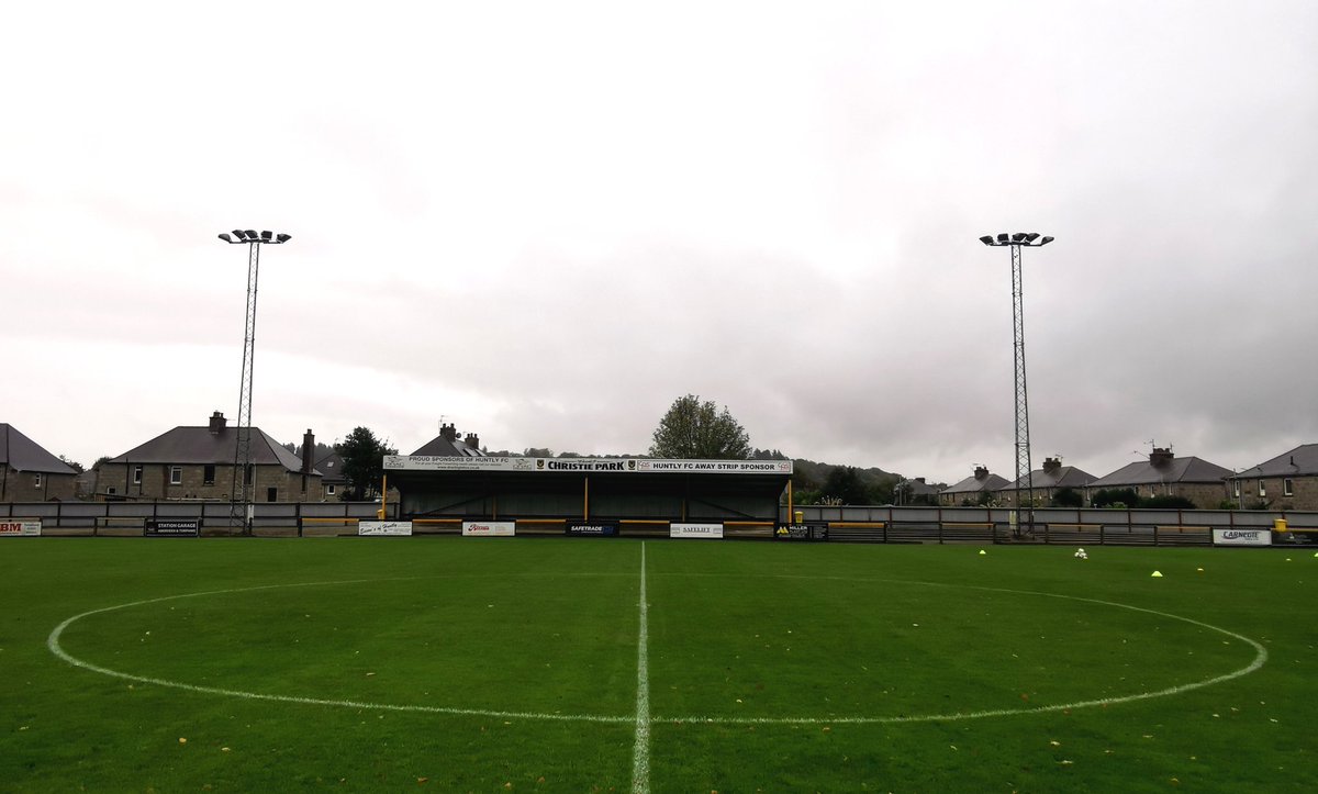 EyesToTheGround's tweet photo. Christie Park ready for the big game between @huntlyfc and @FraserburghFC.

Fair play to groundsmen @dylan7allan and Goggs for the relentless work in the summer which is paying off today.

@nonleaguevol https://t.co/uYDscQdCq5