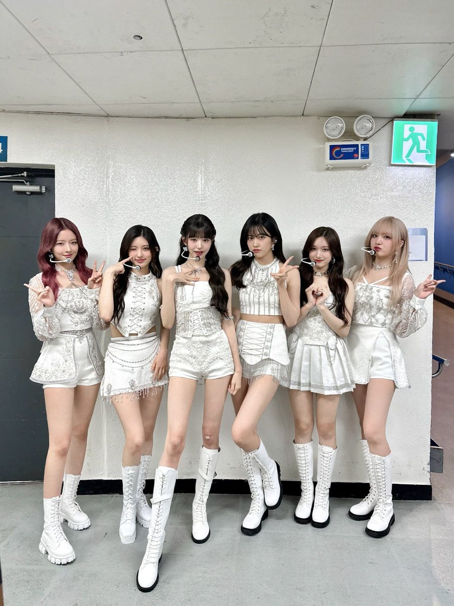 IVEstarship's tweet photo. 📸
IVE THE 1ST WORLD TOUR
<SHOW WHAT I HAVE> DAY 1 완료 💜

IVE의 첫 콘서트 DREAMS COME TRUE 💫
제일 좋은 어느 날의 DIVE 🤍
서로를 비춘 이 밤 오래오래 기억하면서 🌌
내일의 IVE도 기대해 주세요 🔜💜

#IVE #아이브
#1stEP #IVEMINE
#Eitherway #OfftheRecord #Baddie
#SHOW_WHAT_I_HAVE https://t.co/OAX3O7ujkC