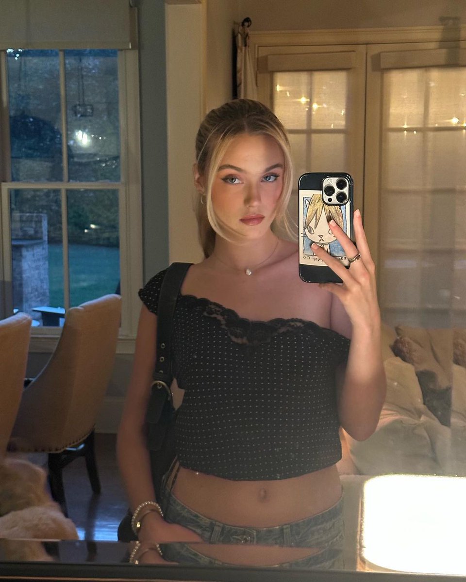 Chloe Rose Robertson Brasil tweet media