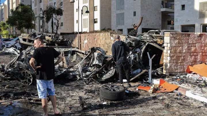Taoro8's tweet photo. El brazo armado de Hamás se ha infiltrado por tierra, mar y aire en Israel, ha lanzado más de 5.000 cohetes hacia Tel Aviv y secuestrado ciudadanos israelíes… pero @BrunoRguezP no “condena enérgicamente”. 
Bruno es ciego y sordomudo.
@CubaMINREX @DiazCanelB @leticiadeCuba https://t.co/Rsf6vPlp3G