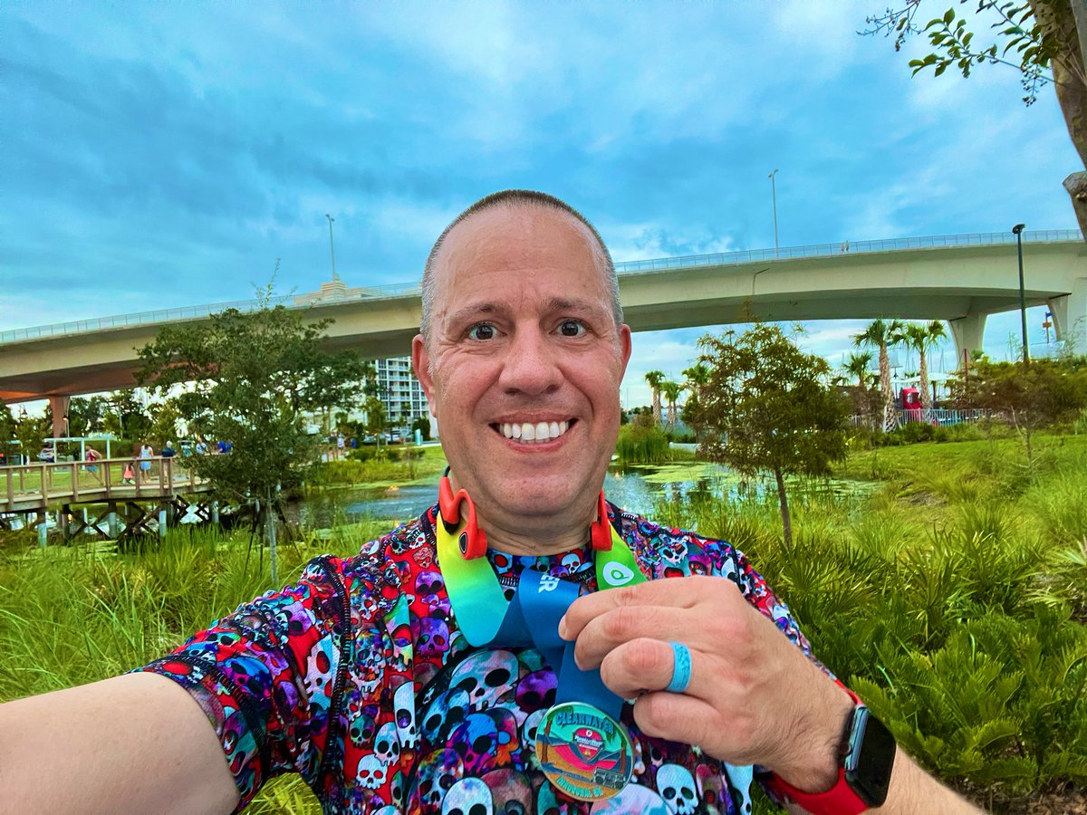 StevieAndLane's tweet photo. The @RunRocknRoll #RnRClearwater #5K is in the bag! Nice out and back course, but the incline on the causeway over Clearwater Bay was a little surprise - twice! Looking forward to the #HalfMarathon tomorrow.
#run #running #RunForTheBling @MyClearwater #RunClearwater https://t.co/V7396efl8s