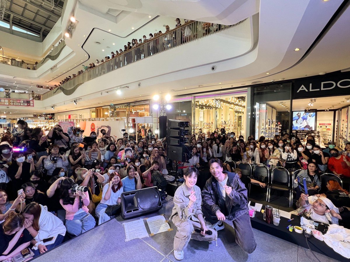 จบลงไปเป็นที่เรียบร้อยแล้วสำหรับงานตลาดนัดวันสร้างสุข ณ  ศูนย์การค้า เซ็นทรัล เวสต์เกต ขอขอบคุณ <a href="/onehdthailand/">one31thailand</a> ที่ให้เกียรติเชิญ “แม้ก” และ “ณฐ” ได้มาร่วมกิจกรรมในครั้งนี้ ✨

ขอขอบคุณแฟน ๆ ทุกคนที่มาเจอกัน และที่ส่งกำลังใจมาให้ทั้งสองคนมาก ๆ นะคะ 🥰❤️

ที่สำคัญ คืนนี้ !