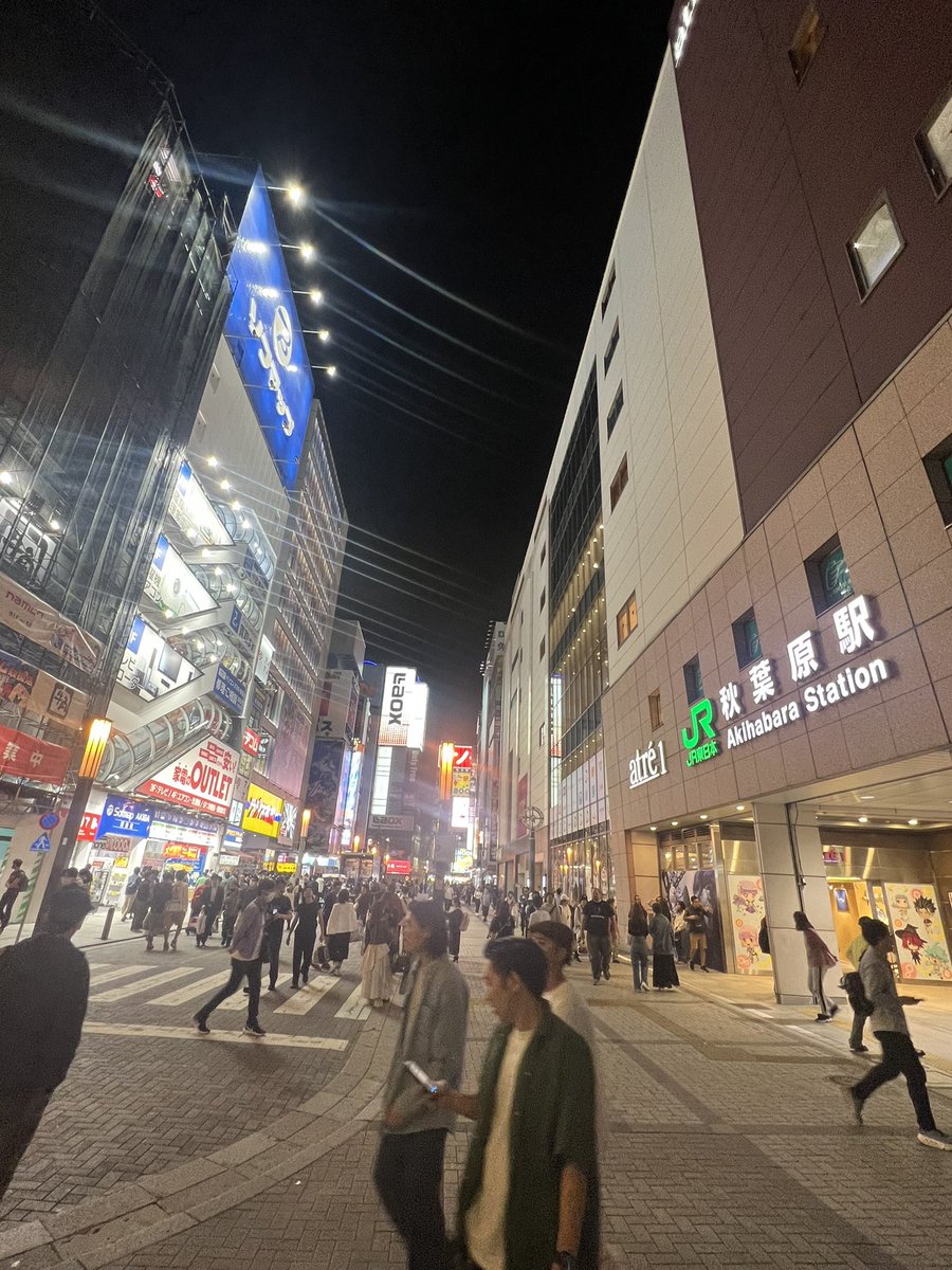 f09685989's tweet photo. 昨晩8時に深夜バスで広島を出発し、今朝9時に東京の秋葉原に到着。
夕方5時まで勉強会をして、その後会食。
収益の柱を増やすための勉強会。
とても有益で、凄い研修だった。
また、東京の熱気に圧倒された
経済の中心である東京はやはり凄い。
私は現在新幹線で広島に帰っている最中。
忙しないです https://t.co/HdX4arIwKh