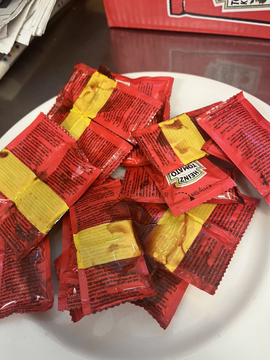 ellens1990's tweet photo. @HeinzUK ??? https://t.co/0M7w7dPRyQ